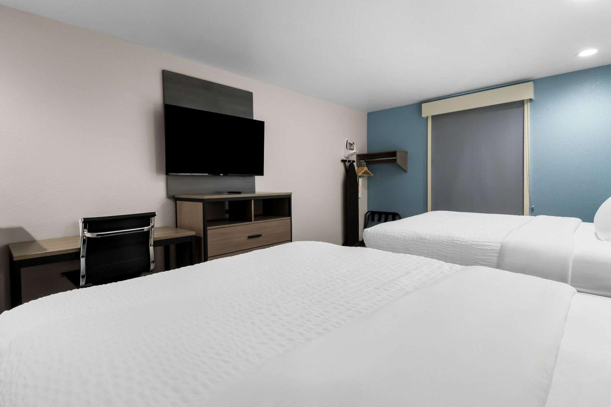 Hotel Clarion Pointe Fort Worth Exterior foto