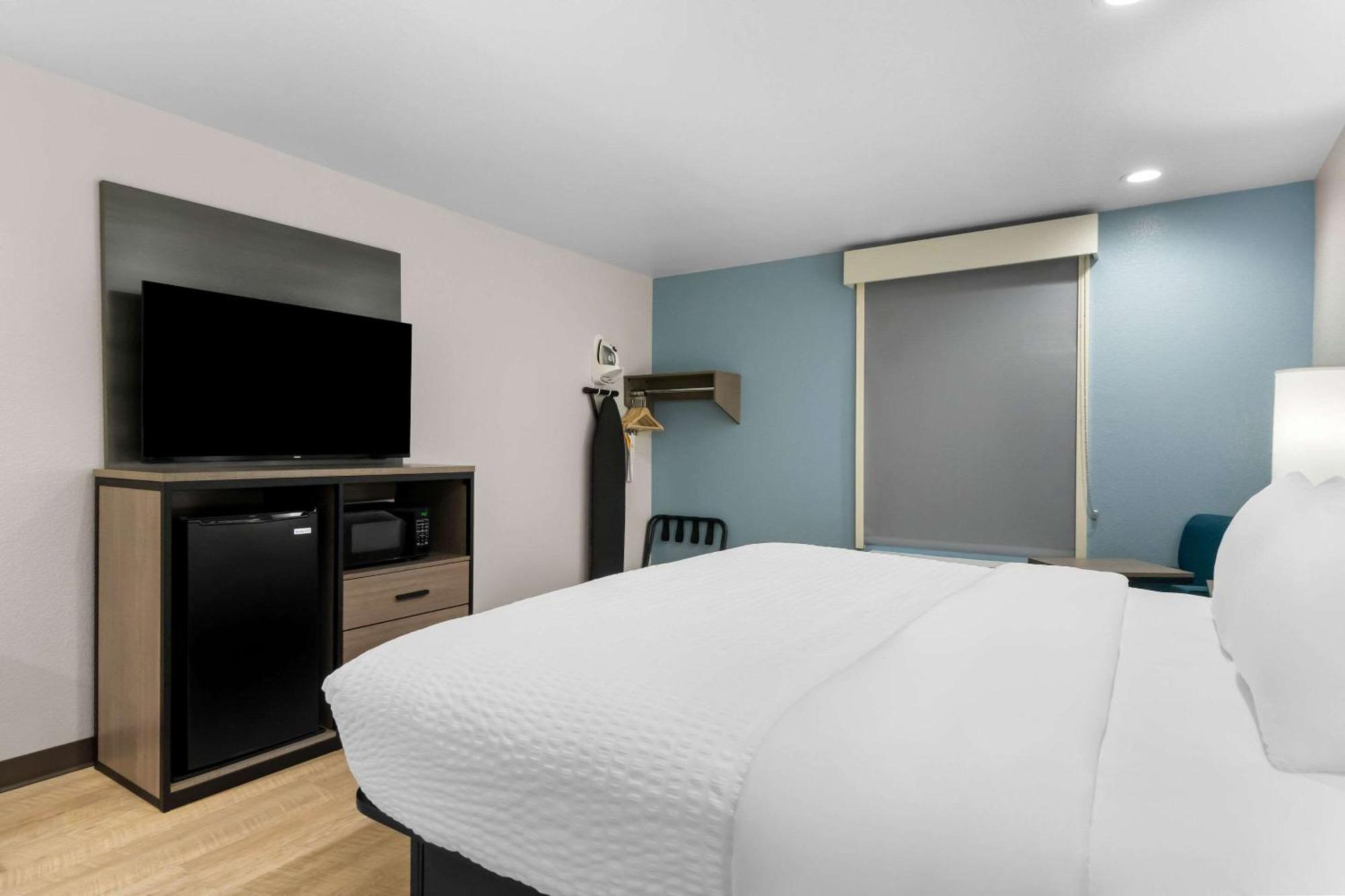 Hotel Clarion Pointe Fort Worth Exterior foto